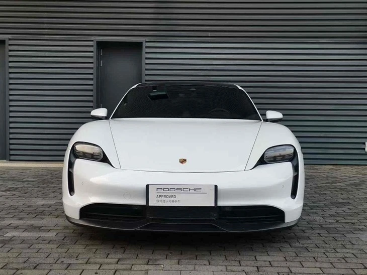 2020 Porsche Taycan 2020 Porsche Taycan